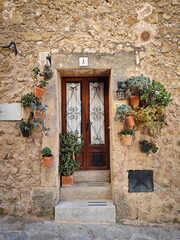Fototapeta na wymiar door of the village of valldemossa