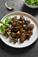 Roasted chicken liver with mushrooms