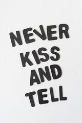 never kiss and tell - obrazy, fototapety, plakaty