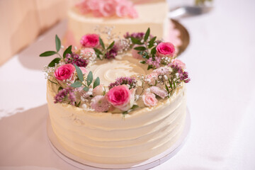 Wedding cake with red marzipan roses on the wedding table