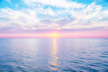 Meeresblick und Sonnenuntergang