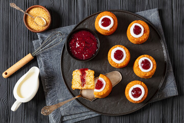 runebergin torttu, runeberg sweet cake with jam