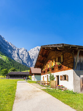 Weg an der Engalm im Ri&szlig;tal in &Ouml;sterreich
