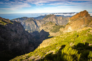 Fototapeta na wymiar sunrise at pico do arieiro, madeira, trekking, outdoor, view, portugal, mountain, 