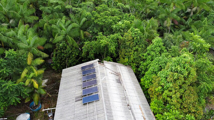 Painel de energia solar, na Ilha das Cinzas, Arquipélago do Marajó, Pará, Brasil