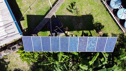 Painel de energia solar, na Ilha das Cinzas, Arquipélago do Marajó, Pará, Brasil © Tiago Orihuela