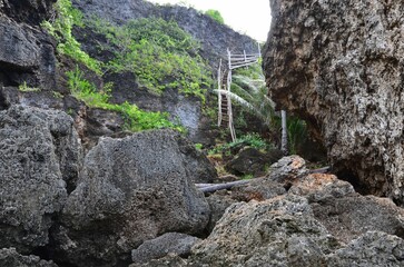 Dangerous path leading down to a bathing area, Siquijor island