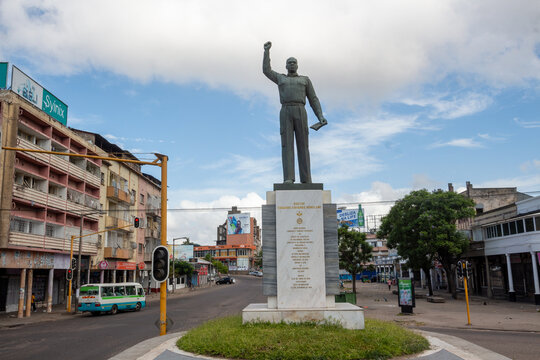 Eduardo Chivambo Mondlane, the symbol of Mozambican resistance: statue depicts him holding a book  and fist raised