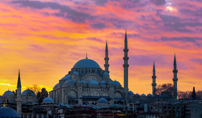Naklejka premium Sunset in Istanbul, Turkey with Suleymaniye Mosque (Ottoman imperial mosque). View from Galata Bridge in Istanbul. TURKEY