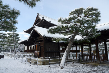雪の建仁寺　回廊と法堂　京都市東山区