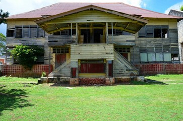 Fototapeta na wymiar Old wooden house on Siquijor island, Philippines