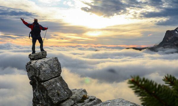 adventurer overlooking the foggy landscape of the cliff