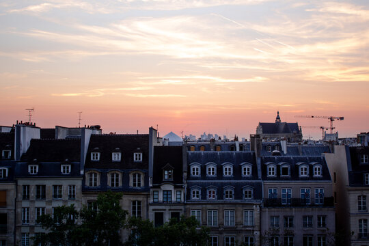 Sunset i Paris, Le Marais on a summer day