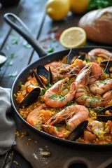Foto op Canvas Tradicional Spanish paella with seafood. A dish of rice, shrimp, mussels and other sea creatures. Beautiful still life for restaurant poster © Екатерина