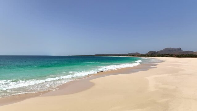 Afrika - Kap Verde - Boa Vista &ndash; Strand &ndash; K&uuml;ste - Wellen