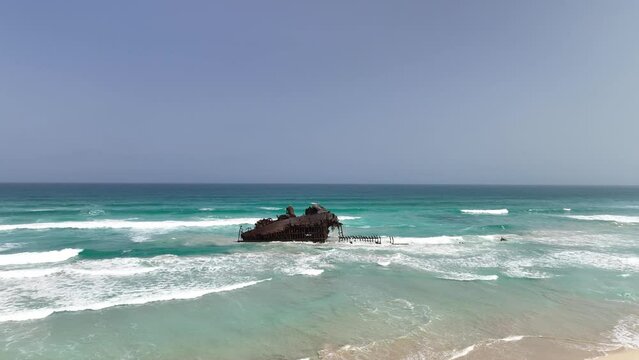 Afrika - Kap Verde - Boa Vista &ndash; Strand &ndash; K&uuml;ste &ndash; Wellen -  Schiffswrack &ndash; Cabo Santa Maria