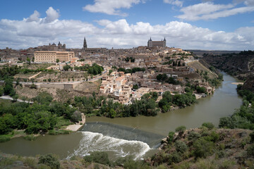 Fototapeta na wymiar The city of Toledo, Spain with the river Tagus in the foreground.