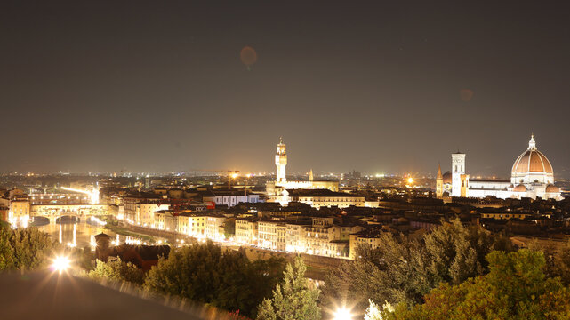 Foto nocturna, Palacio viejo y Catedral de Santa Mar&iacute;a de la Flor o Catedral de Santa Mar&iacute;a del Fiore, Florencia, Italia