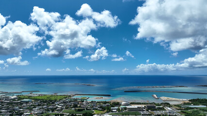 久米島の港と集落をドローンで空撮