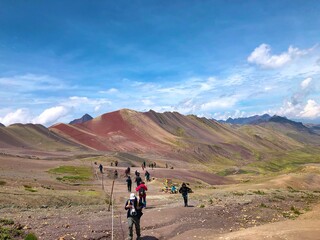 Fototapeta premium [Peru] Colorful mountain scenery from the summit of Vinicunca mountain (Rainbow mountain)