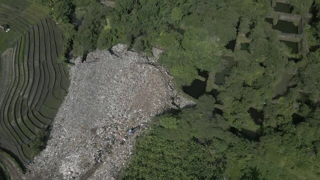 Trash dump in Bali leaches pollutants into agriculture ground water