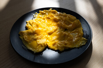 A plate of scramble eggs.