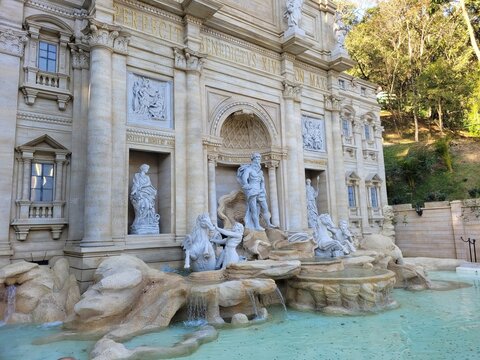 The Trevi Fountain (reply) - perfecit benedictus xiv pon max - Serra Negra Brazil