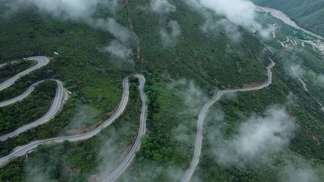 Ca&ntilde;&oacute;n del Chicamocha, ubicado en Santander - Colombia, una joya nacional debido a el fuerte clima c&aacute;lido que presentan estas numerosas monta&ntilde;as.