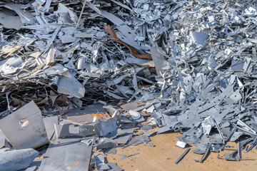 大量の産業廃棄物置き場　ごみ山　スクラップ