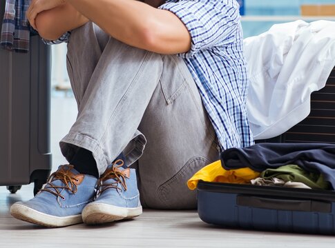 Young man preparing for vacation travel © Elnur