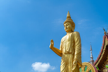 Obraz premium figure of Buddha and Buddhist palace in Xishuangbanna,China