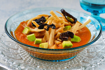 メキシコのトルティージャのスープ　ソパ・デ・トルティージャ（ソパ・アステカ）コピースペースあり
 Mexican tortilla soup　Sopa de Tortilla (Sopa Azteca）with copy space