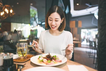Crédence de cuisine en verre imprimé Bangkok Asian woman eating healthy food at cafe restaurant city break on weekend lifestyle