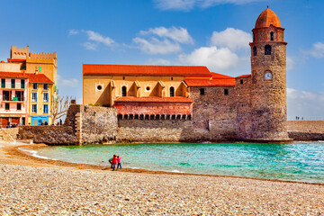 Collioure, the beach and the Church of Notre Dame des Anges, Languedoc-Roussillon,...