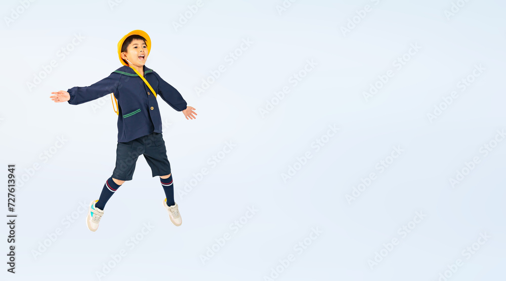Aufkleber ジャンプする幼稚園児・保育園児の男の子（切り抜き背景透過pngも販売しております。作成者リンクから「png」で検索してください）