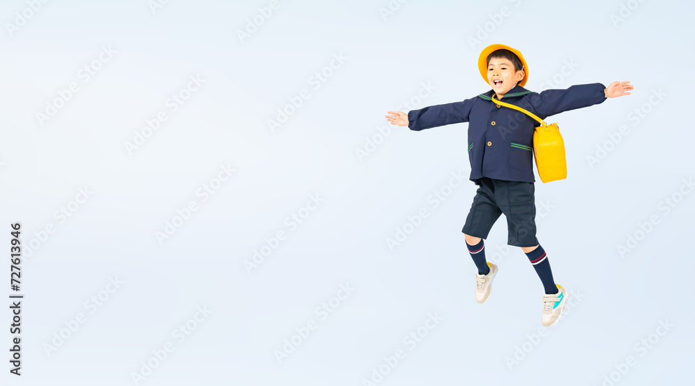 Aufkleber ジャンプする幼稚園児・保育園児の男の子（切り抜き背景透過pngも販売しております。作成者リンクから「png」で検索してください）