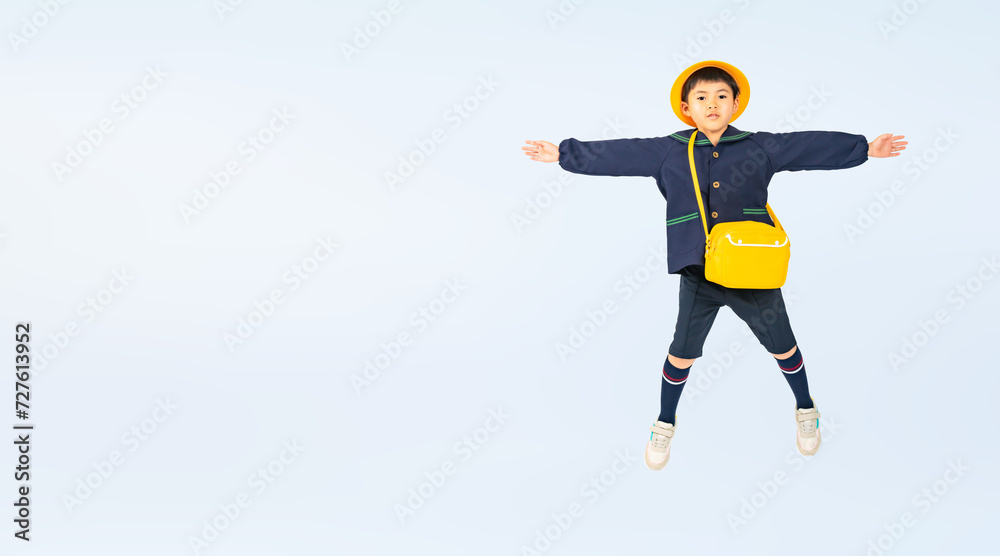 Aufkleber ジャンプする幼稚園児・保育園児の男の子（切り抜き背景透過pngも販売しております。作成者リンクから「png」で検索してください）