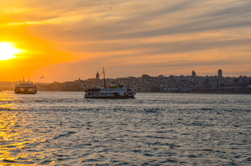 Naklejka premium ferry boats and Istanbul susnset view from Bosporus