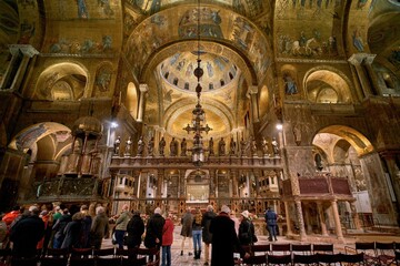 The interior of the byzantine styled San Marco church in Venice, Italy - obrazy, fototapety, plakaty