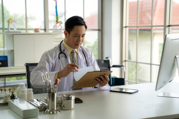 Doctor reads patient's treatment results To inform the patient