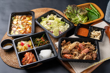 Beheadings, direct fire, pork belly, set, side dishes, Korean style, barbecue, Korean style, lettuce, ham, soybean paste stew, garlic, ssamjang,
