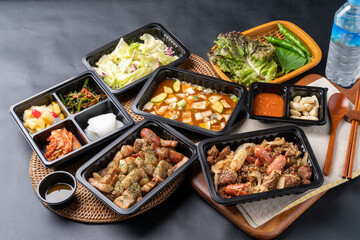Beheadings, direct fire, pork belly, set, side dishes, Korean style, barbecue, Korean style, lettuce, ham, soybean paste stew, garlic, ssamjang,