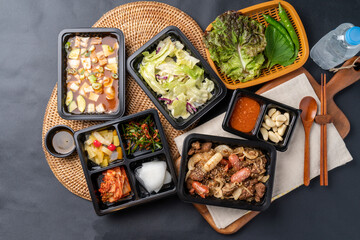 Beheadings, direct fire, pork belly, set, side dishes, Korean style, barbecue, Korean style, lettuce, ham, soybean paste stew, garlic, ssamjang,