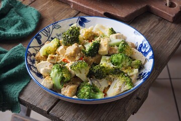 Delicious Fried Broccoli and Taufu