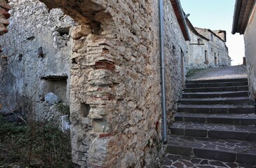 Civita Superiore - Casa diroccata nel quartiere ebraico