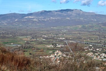 Fototapeta na wymiar Civita Superiore - Piana di Bojano dall'alto del castello