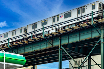 The streetcar, subway and skytrain on the rails of the Bronx, a borough of New York (USA).