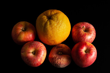 apples on black