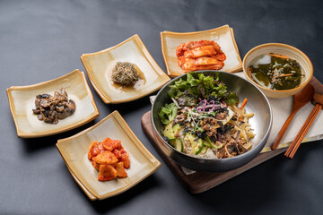 Korean food, soybean paste stew, spicy pork, bibimbap, side dishes, vegetables, kimchi, earthen pot,