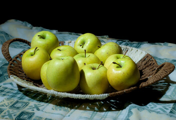 apples in a basket